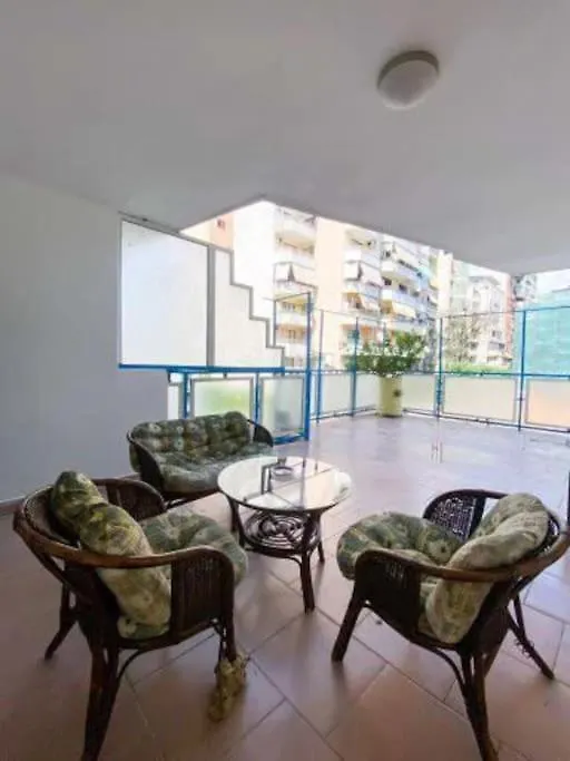 Apartament Downtown Bllok 2Br, Large Patio, Ac-Wifi Tirana 0*,