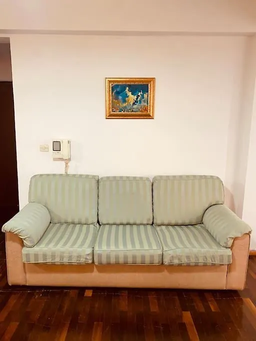 Apartament Downtown Bllok 2Br, Large Patio, Ac-Wifi Tirana