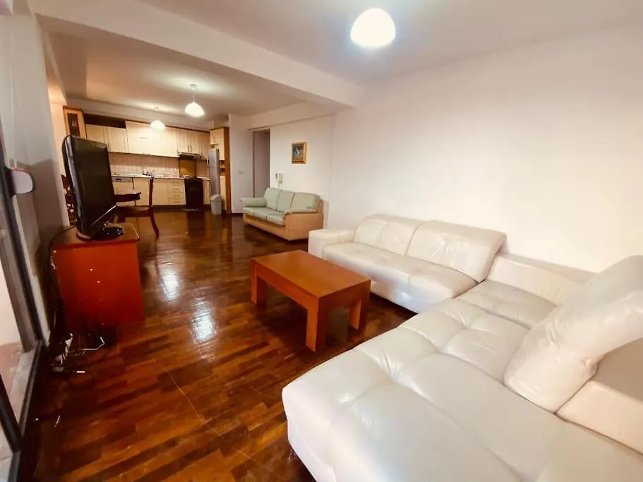 Apartament Downtown Bllok 2Br, Large Patio, Ac-Wifi Tirana