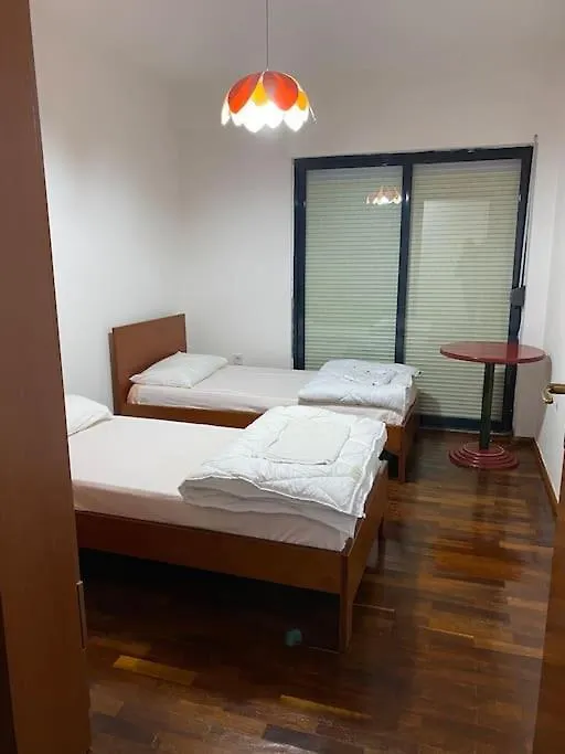 Апартаменты Downtown Bllok 2Br, Large Patio, Ac-Wifi Тирана
