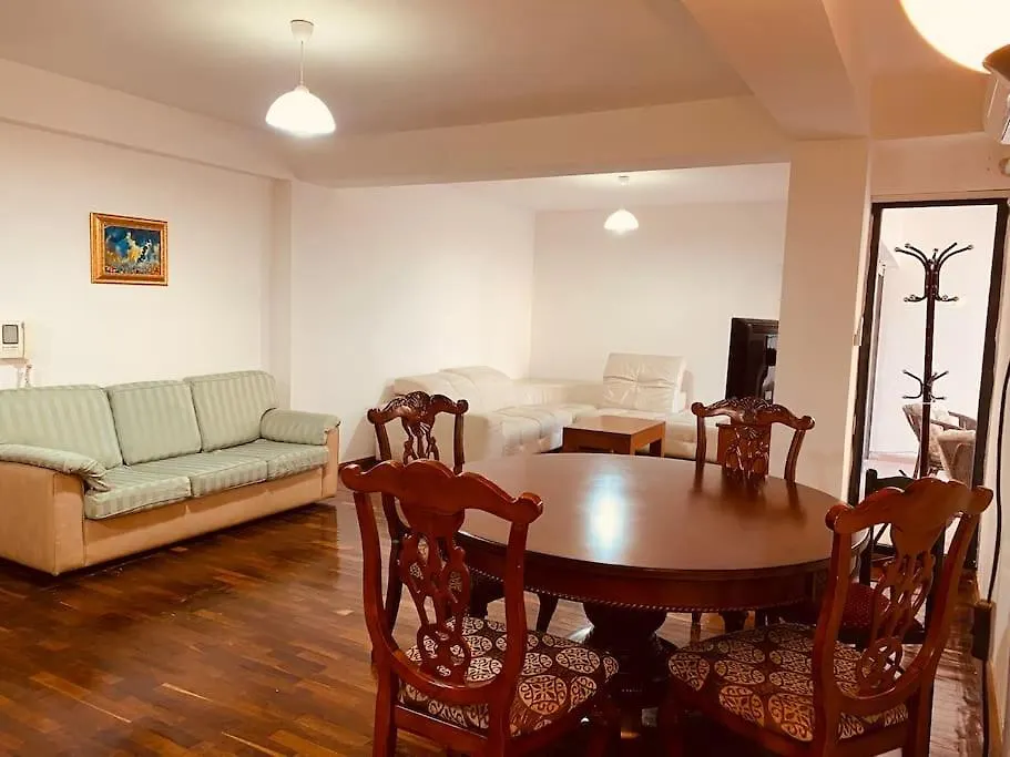 Apartament Downtown Bllok 2Br, Large Patio, Ac-Wifi Tirana