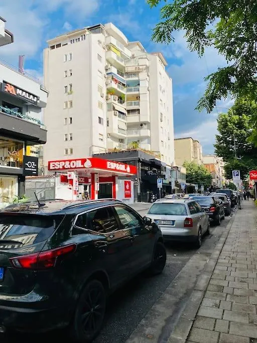 Апартаменты Downtown Bllok 2Br, Large Patio, Ac-Wifi Тирана